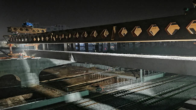 安庆市中兴大道上跨新建安庆至九江联络线